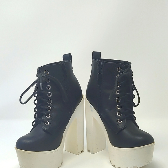 Soda Shoes - Soda Platform Ankle Boots Size 5.5